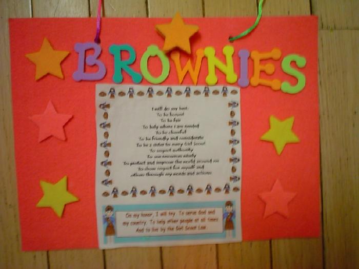 Here is an easy craft to reinforce the Girl Scout Law and Promise during your first Brownie Girl Scout meeting of the year.